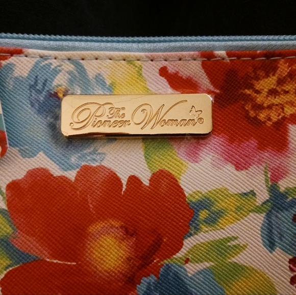 The Pioneer Woman Breezy Blossom Bag with Red, Yellow, and Blue Flowers - Picture 2 of 3